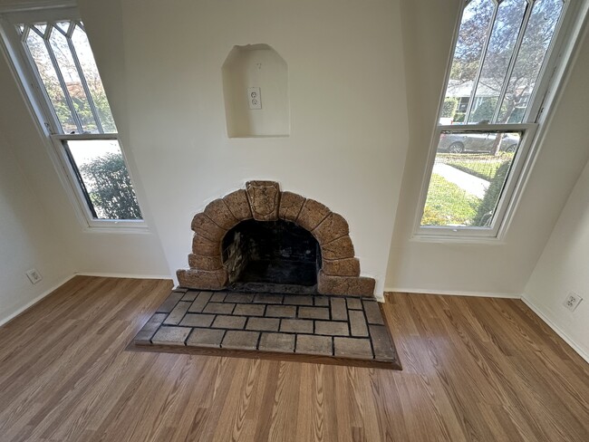 Photo - 1217 Cottage Grove Ave