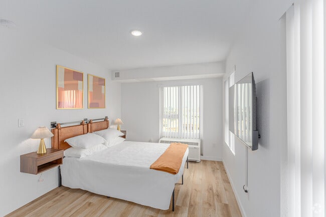 1BR, 1BA - 499SF - Bedroom - 2551 Commercial St