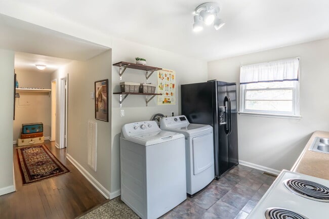 Photo - Furnished, All Inclusive Mid-term Lease!