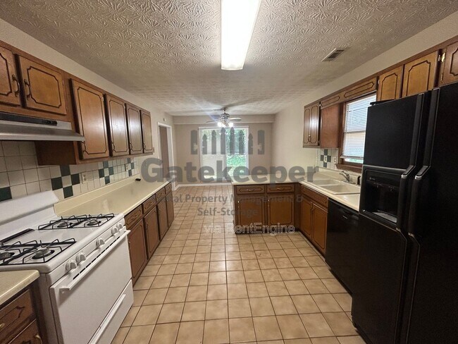 Photo - 210 Buckeye Ln