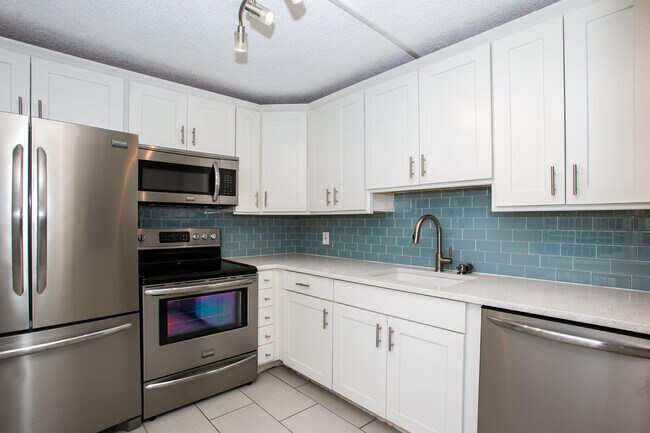 Photo - 9441 Live Oak Pl Unit 106