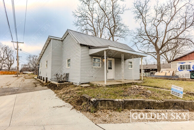 Building Photo - 2109 S Hoyt Ave