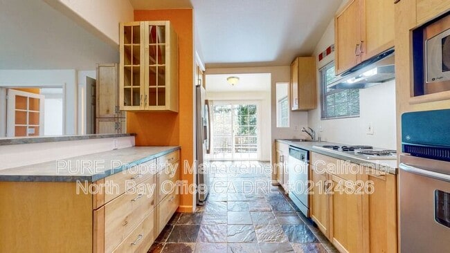 Photo - 17475 Summit Ave