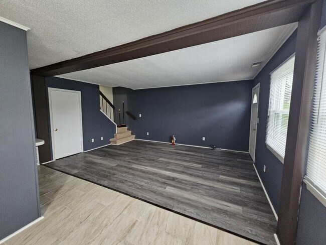 Photo - 520 Briar Manor