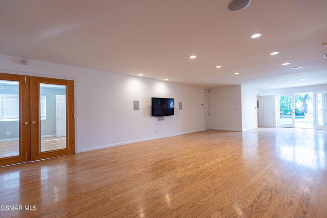 Photo - 4539 Mammoth Ave