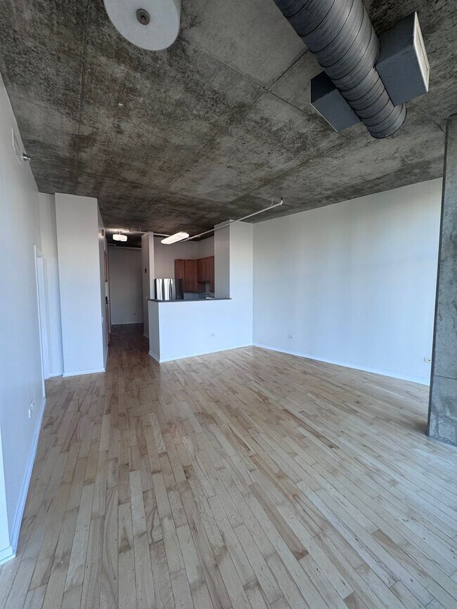 Photo - Luxury Living by the Lake | 2BR/2BA Condo in Uptown Chicago - Available August 1st! Unit 7B
