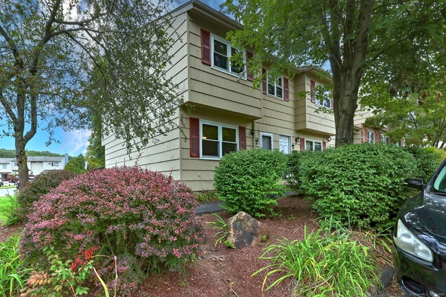 Building Photo - 55 Lantern Park Dr Unit APT 7