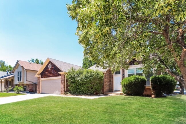 Building Photo - 4442 Biscay St