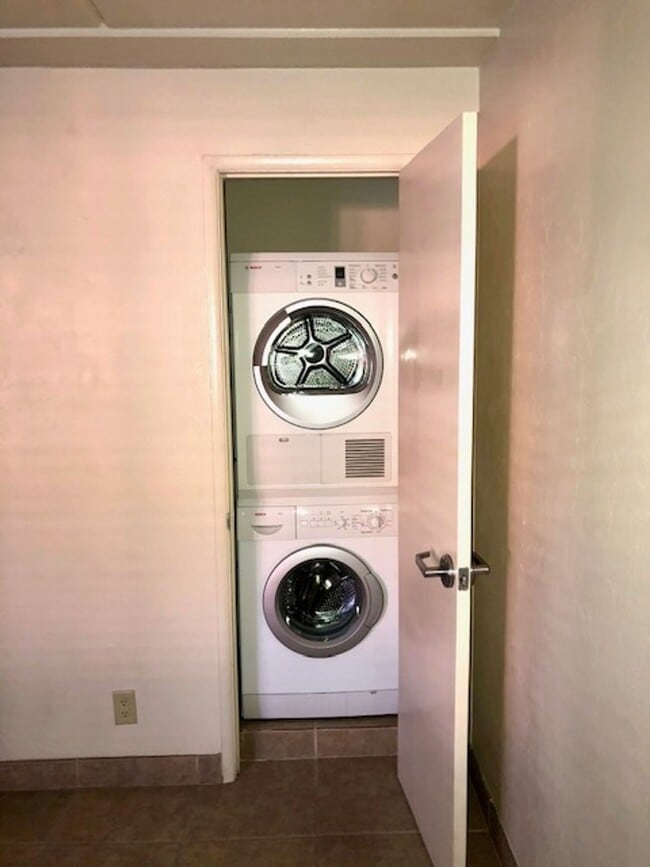 Photo - 1bd condo steps away from U of A, gated, A/C, Washer/Dryer Unit Cherry 55-114