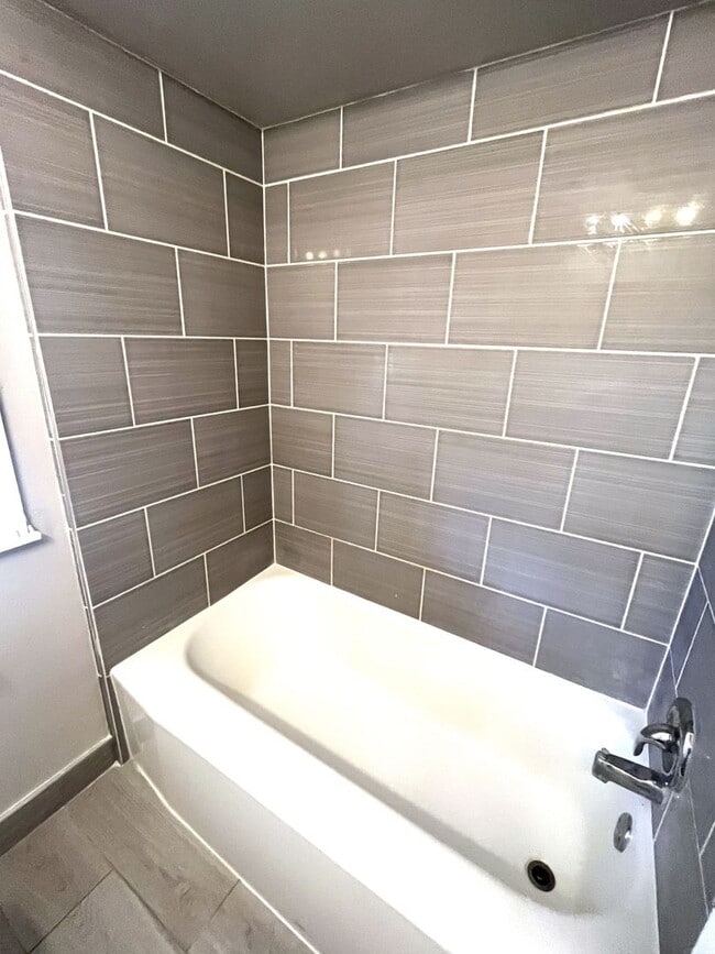 Photo - 1007 N 124th St Unit Upper