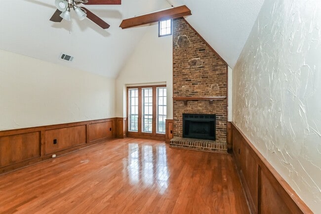 Photo - 499 Bedlington Dr