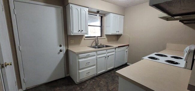 Photo - 3 Bedroom and 2 Bath Duplex with Carport a...