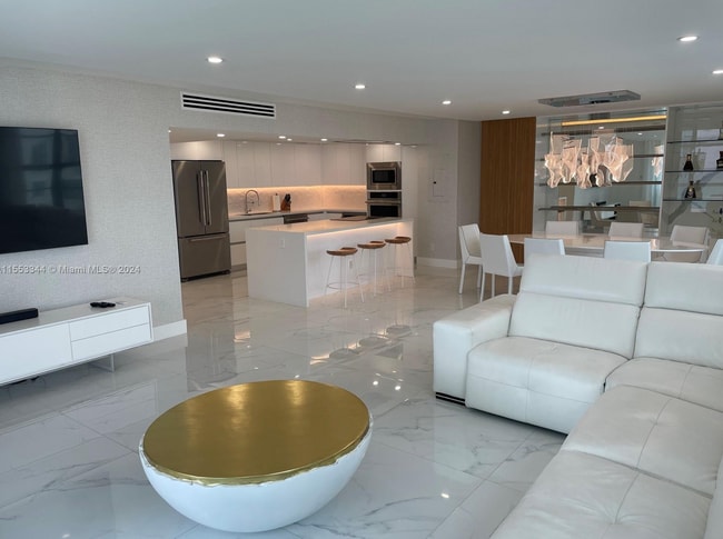 5151 Collins Ave Unit 1527