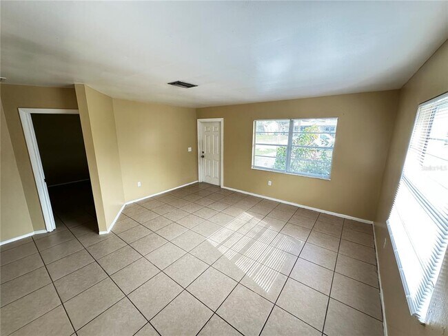 Photo - 4914 21st St W