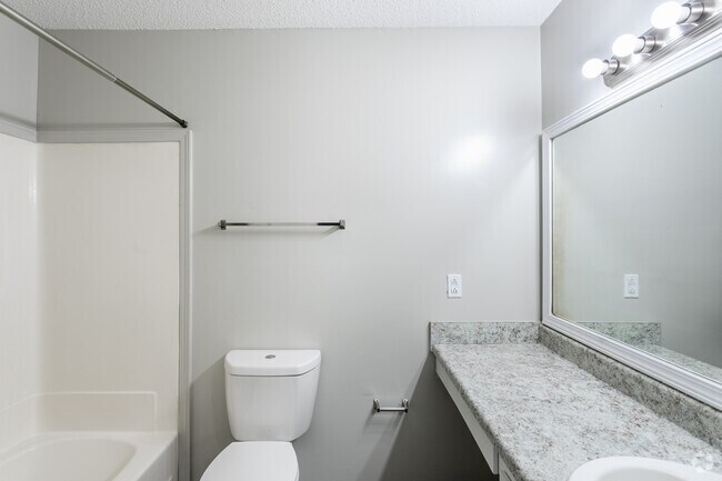 2BR, 2BA - 994 SF