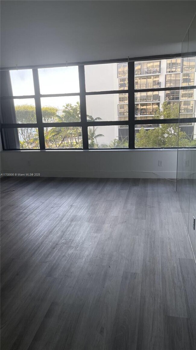 Photo - 1440 Brickell Bay Dr