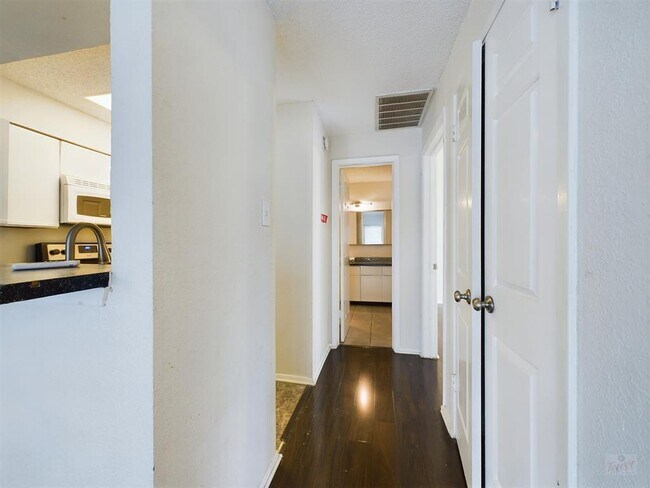 Photo - 807 W 25th St Unit 304