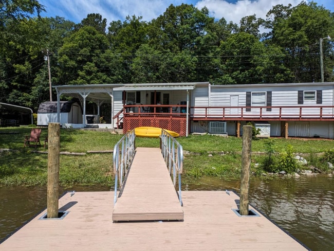 Building Photo - 548 Lakewood Dr