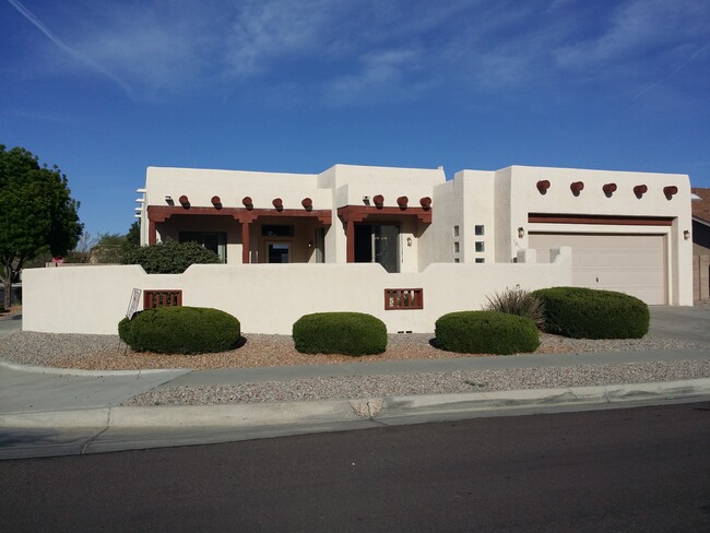 Building Photo - 10112 Luz del Dia Dr NW Rental