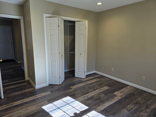 Photo - 2102 Kingsbury Rd