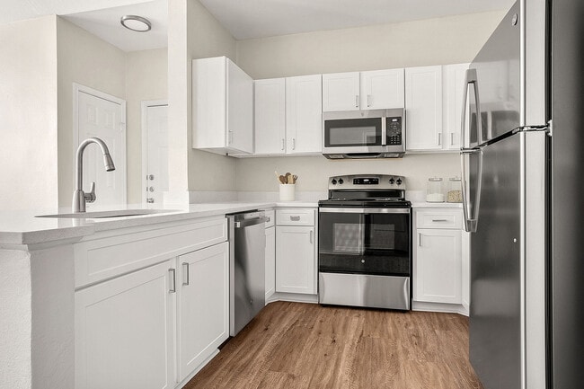 C243030_VerandaAtCenterField_1b1bROI_Cocina2_02 - The Veranda at Centerfield