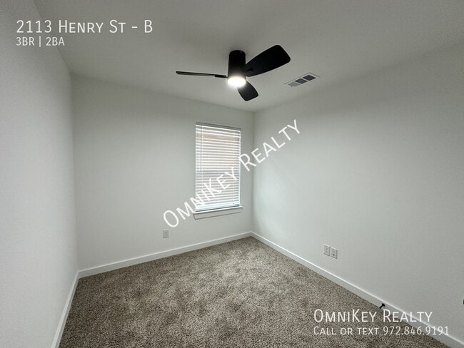 Photo - 2113 Henry St Unit B