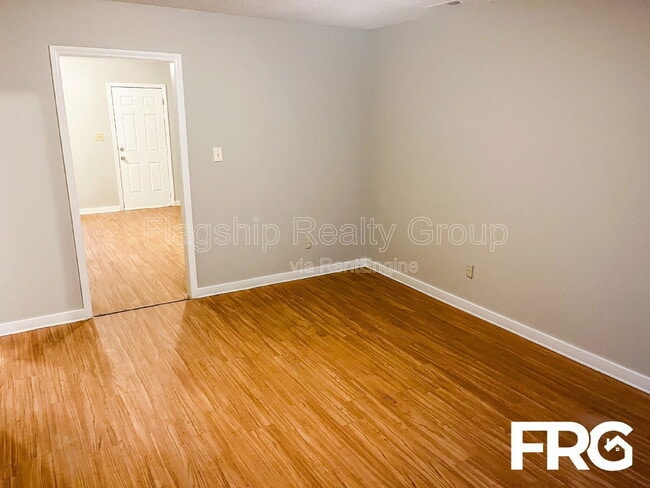 Photo - 214 Connie Cir