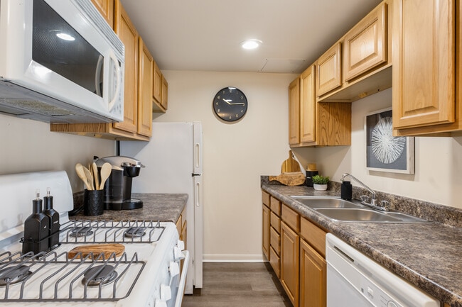 Shadeland Terrace Townhomes w/Full Basements