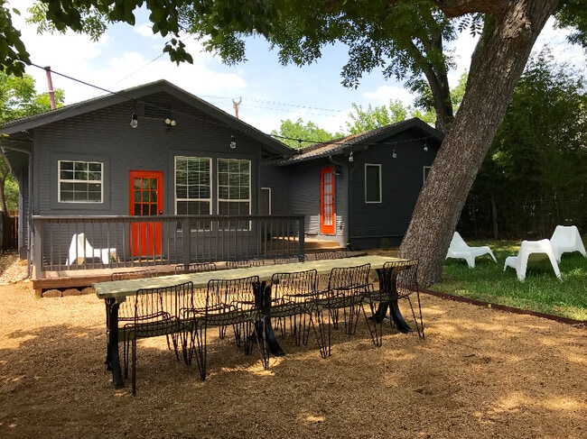 Photo - 326 Queen Anne Court