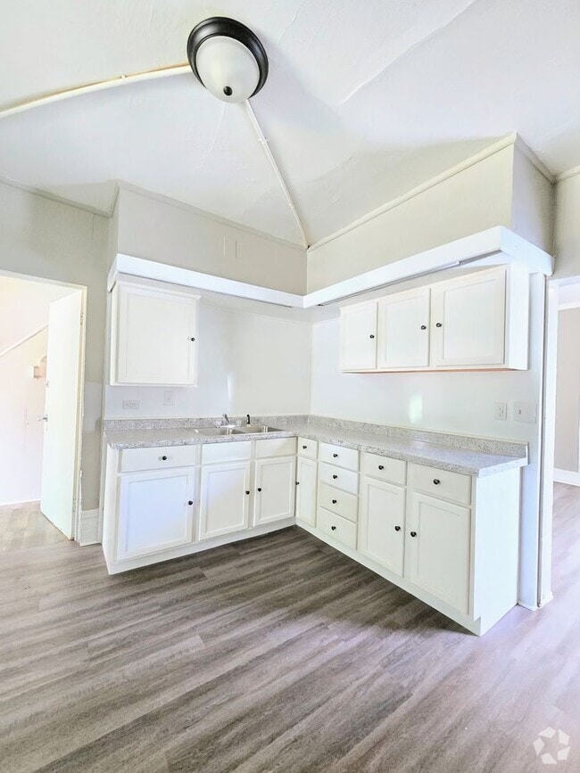 Building Photo - 321 S Union St Unit B Rental