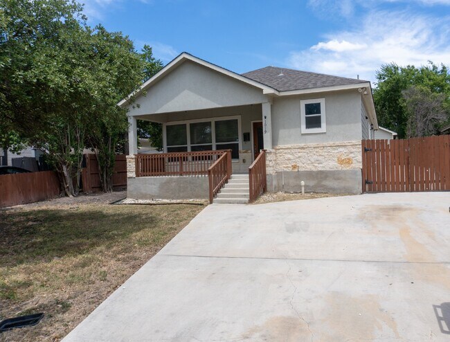 Photo - Beacon Hill, 3 Bedroom, 2 Bathroom, 2017 Build, ***Solar Panels, Utilities Average $40 per month***