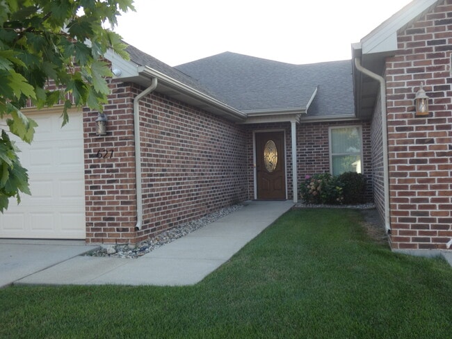 Photo - 627 N Edgemere Dr