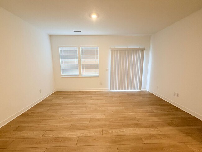 Photo - 891 Norfolk Ln