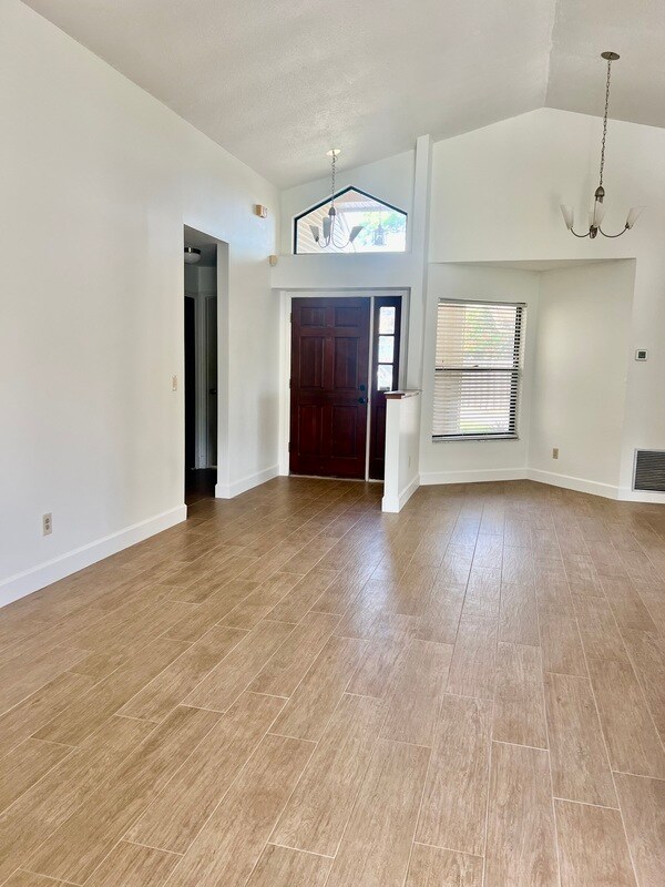 Photo - 1040 Manigan Ave