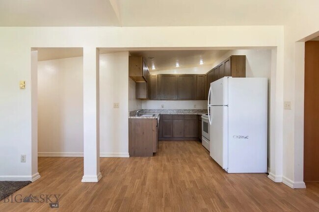 372 Lower Rainbow Rd