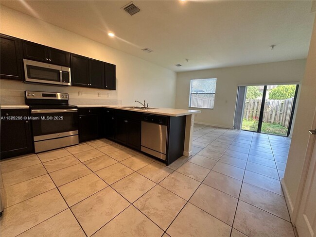 Building Photo - 11422 SW 250th St Rental
