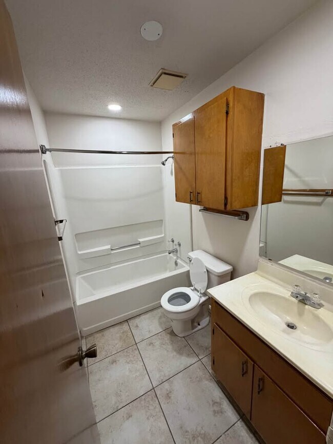 Photo - 913 N 28th St Unit 913 N 28th st #8