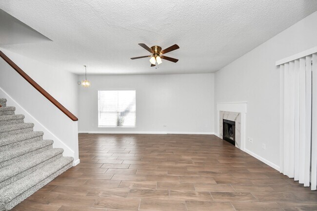 Photo - 3750 Tanglewilde St Unidad A7