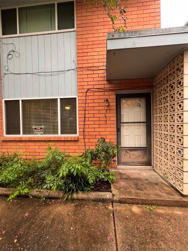 Building Photo - 5538 Holly St Unit 311