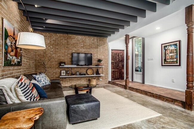 Photo - 1942 Indiana St