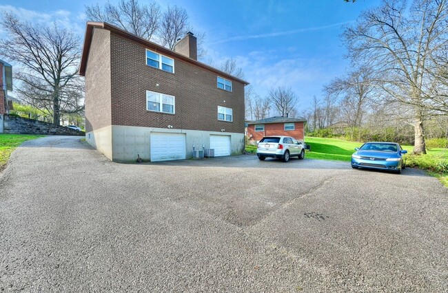 Photo - 13 Airview Dr Unit 13 Airview Dr - B
