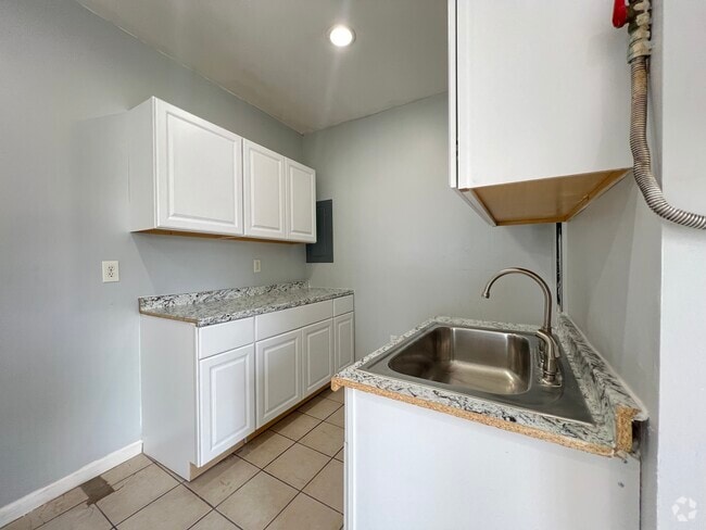 Building Photo - 31 William St Unit 3L Rental