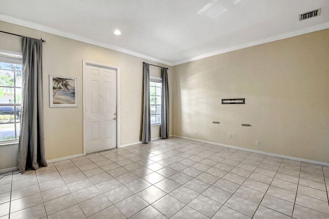 Photo - 608 NW 25th Ave