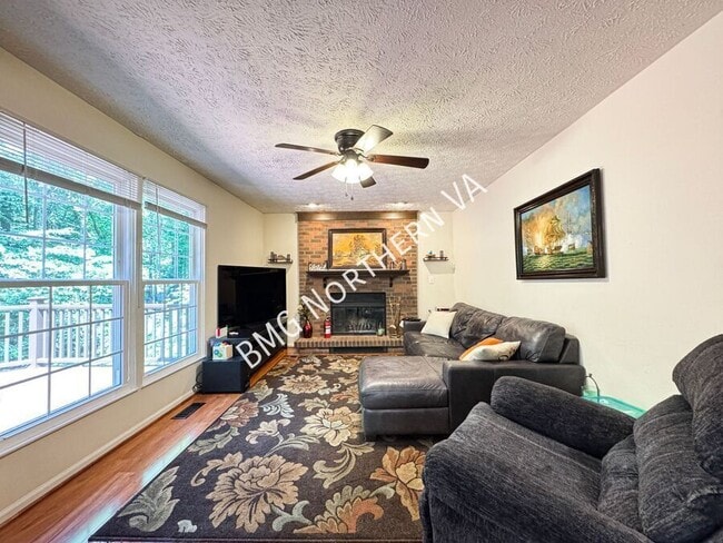 Photo - 3821 Jocelyn Dr
