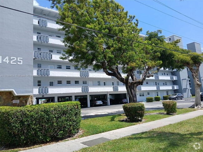 Building Photo - 1425 Atlantic Shores Blvd Unit 606 Rental