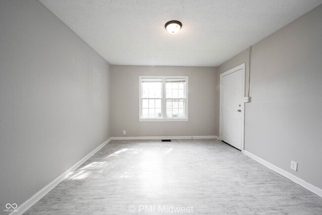 Photo - 270 S Lasalle St