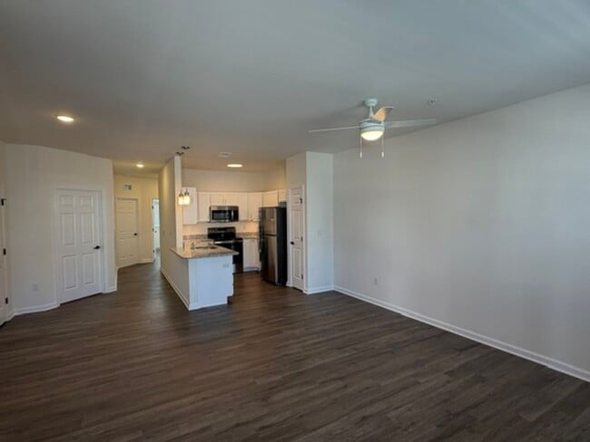 2102 Emden Ln