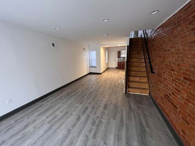 Living Room - 825 E Madison St