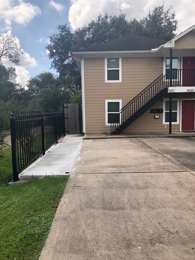 Building Photo - 4110 Huey St Unit B