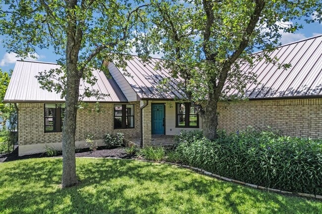 Photo - 106 Agarita Dr